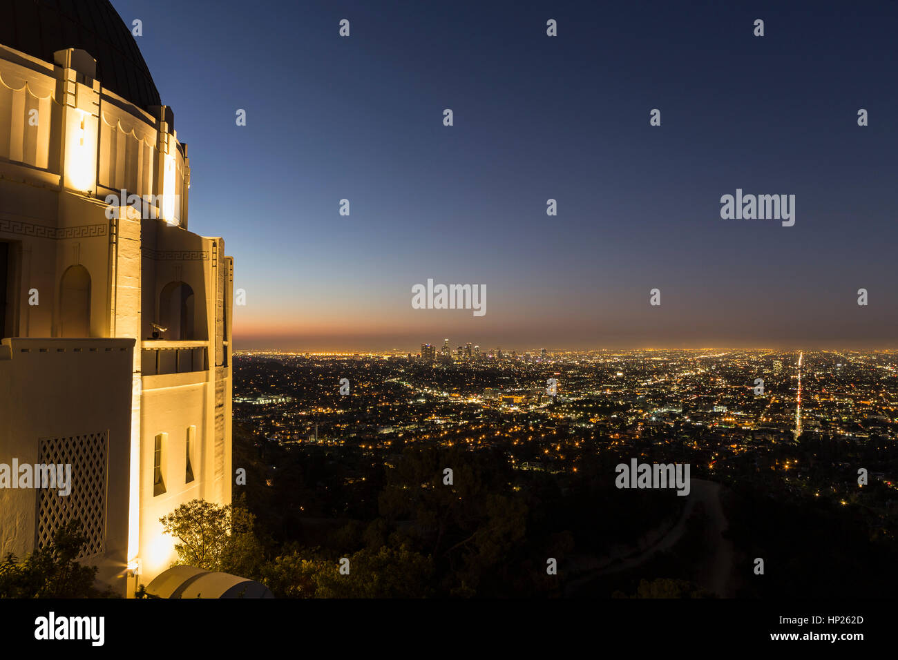 Los Angeles, California, Stati Uniti d'America - 30 Settembre 2014: Dawn vista del centro cittadino di Los Angeles da LA il famoso Parco Osservatorio Griffith. Foto Stock