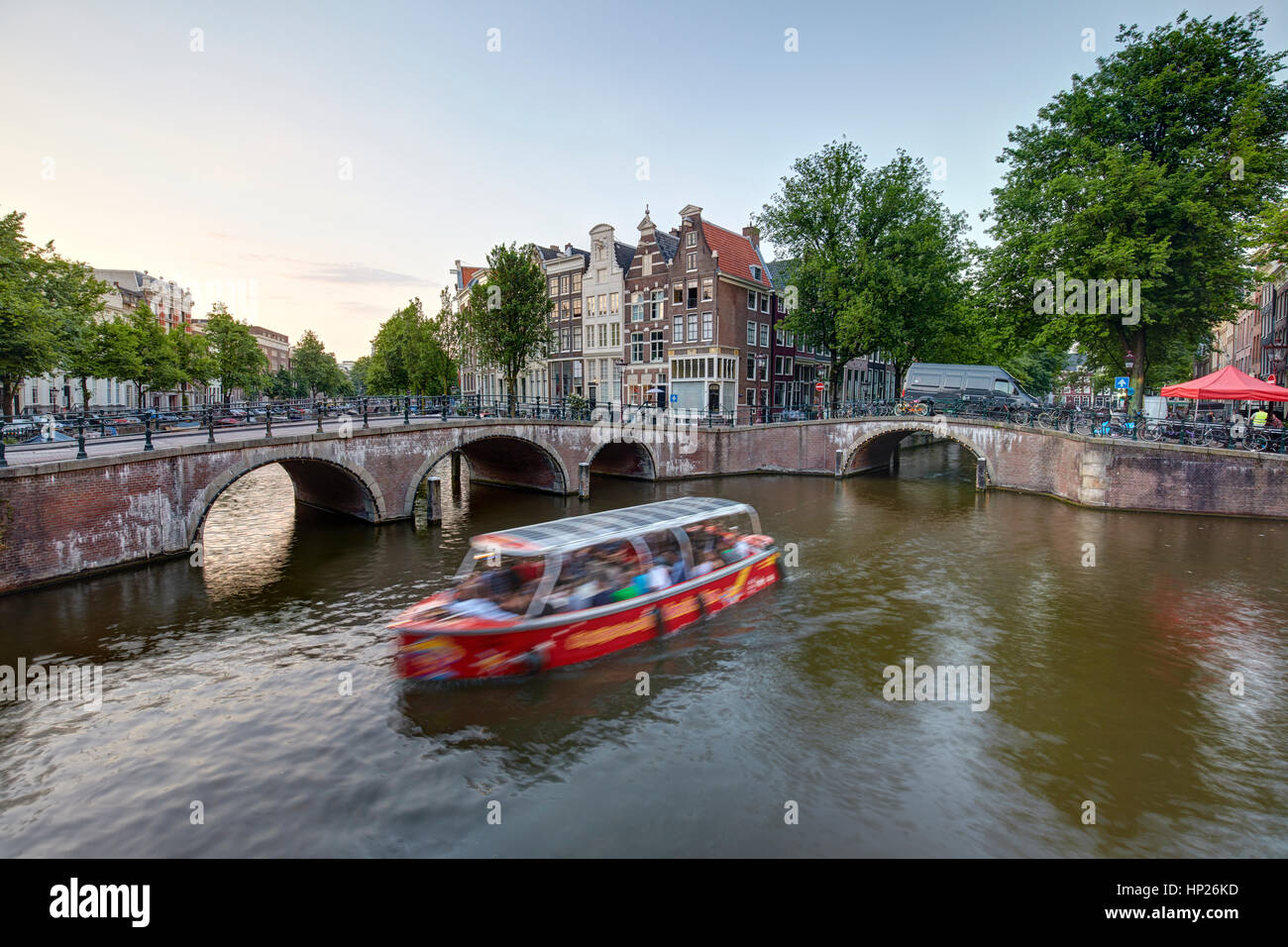 Canali tradizionali in Amsterdam, Paesi Bassi Foto Stock