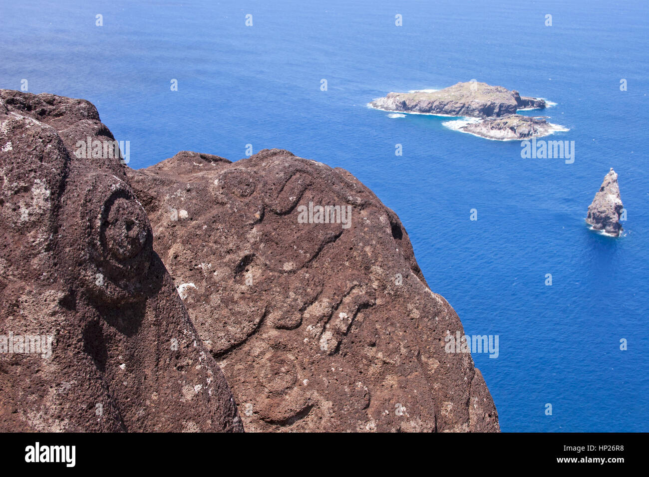 Petroglifi cult Birdman a Orongo sulla costa dell'Isola di Pasqua nell'Oceano Pacifico meridionale Foto Stock
