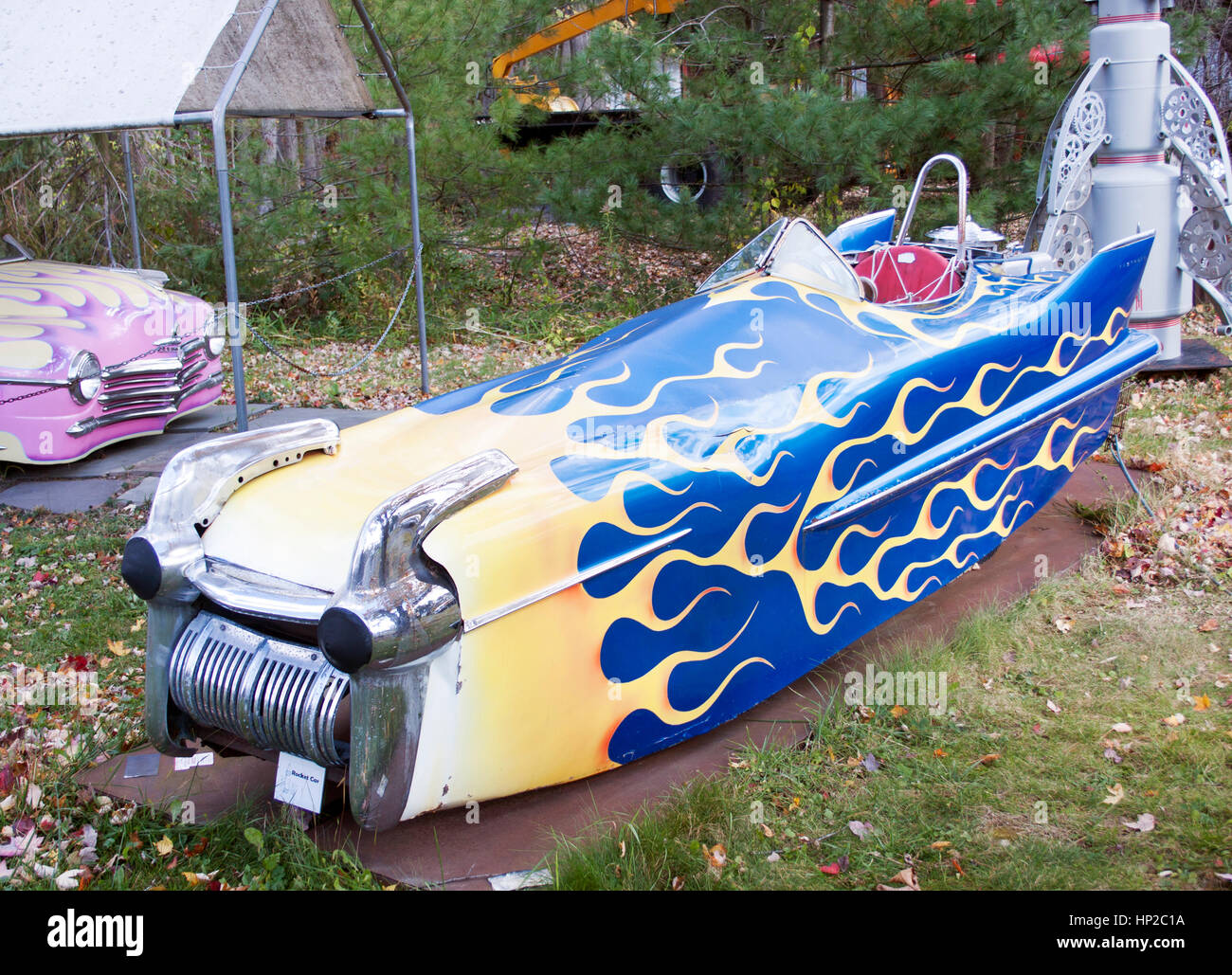 L'stravagante arte folk di Steve Heller a Boiceville, New York, trasforma i rottami di metallo e legno in sculture fantastiche con un tocco retrò-futuristico. Foto Stock