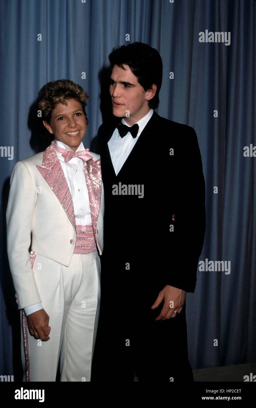 Kristy McNichol e Matt Dillon in sala stampa dopo la presentazione di Oscar per il miglior cortometraggio al 55th annuale di Academy Awards a Los Angeles, CA Aprile, 1983 Foto Stock