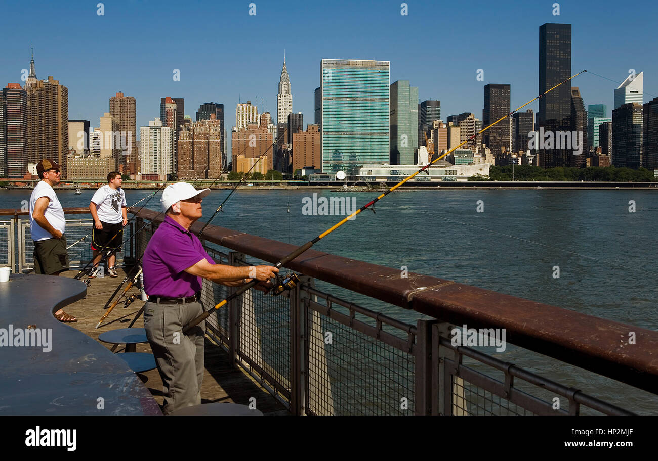 Manhattan come visto da di Long Island, New York City, Stati Uniti d'America Foto Stock