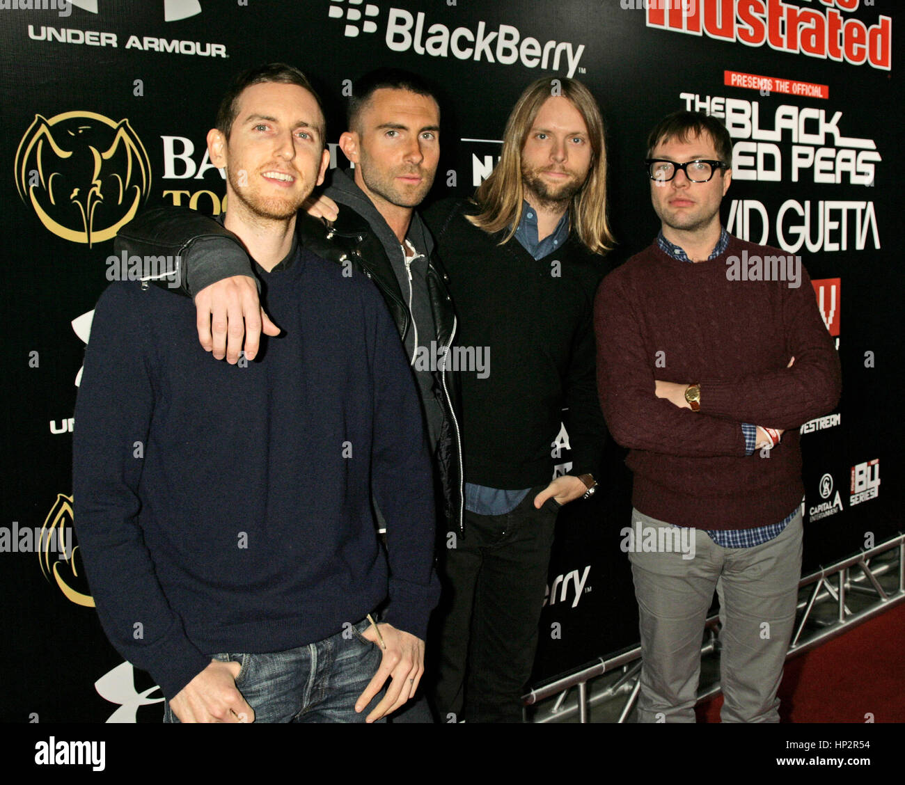 Jesse Carmichael, Adam Levine, James Valentine, e Matt Flynn di Maroon 5 arrivano presso lo sport illustrato B4XLV Party al Super Bowl XLV il 4 febbraio 2011 a Dallas, in Texas. Foto di Francesco Specker Foto Stock