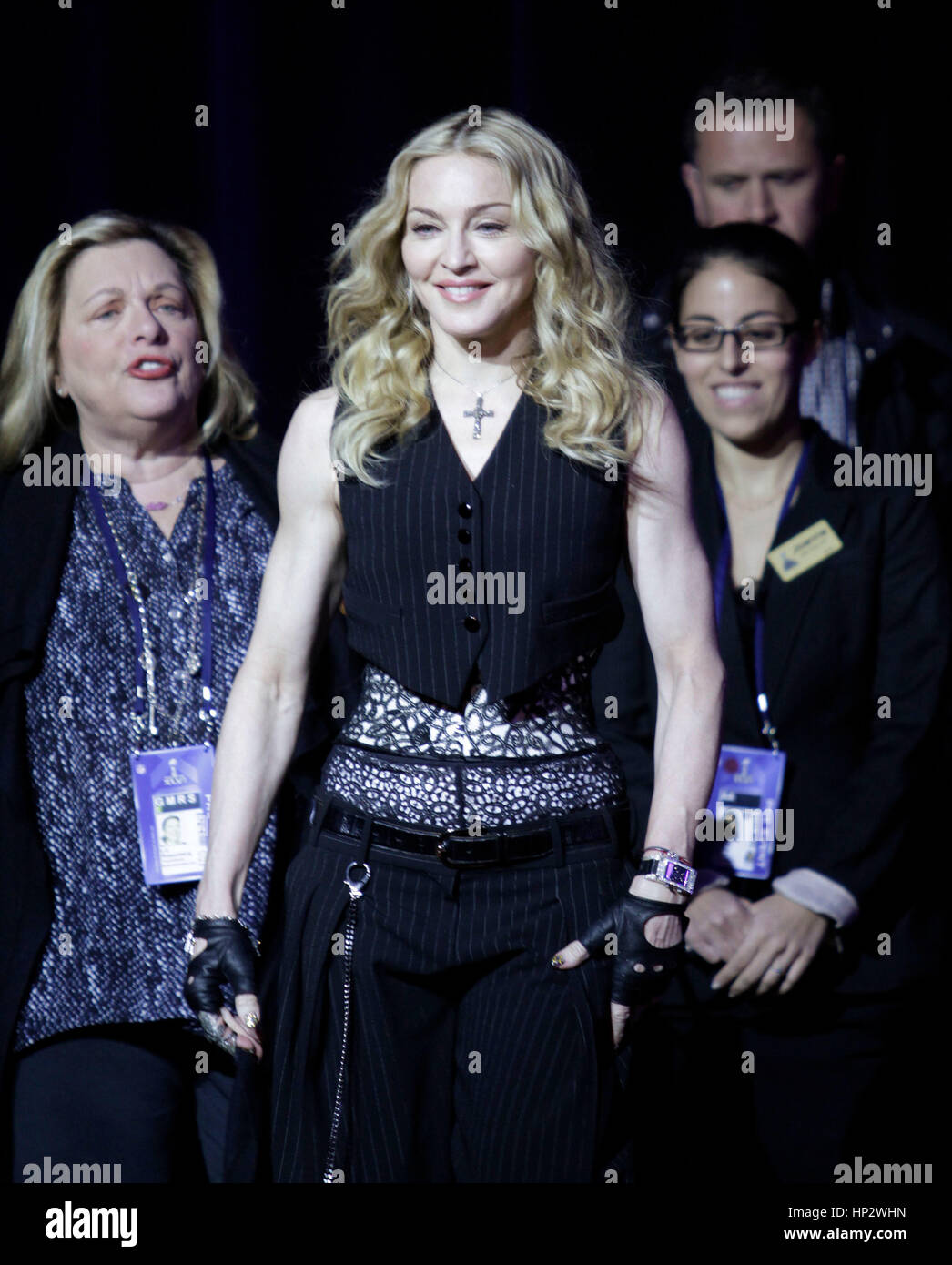 Cantante Madonna giunge a una conferenza stampa per il Super Bowl XLVI half time show di Indianapolis, Indiana il 2 febbraio 2012. Foto di Francesco Specker Foto Stock