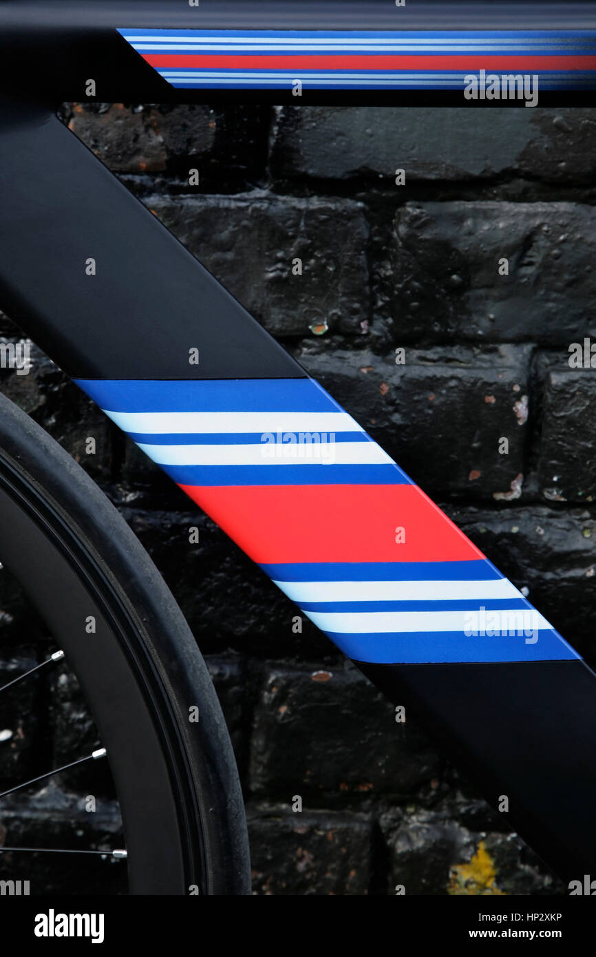 JustRideIt T5 fisso-ruota a velocità singola con biciclette personalizzate univoche Martini racing strisce. Foto Stock