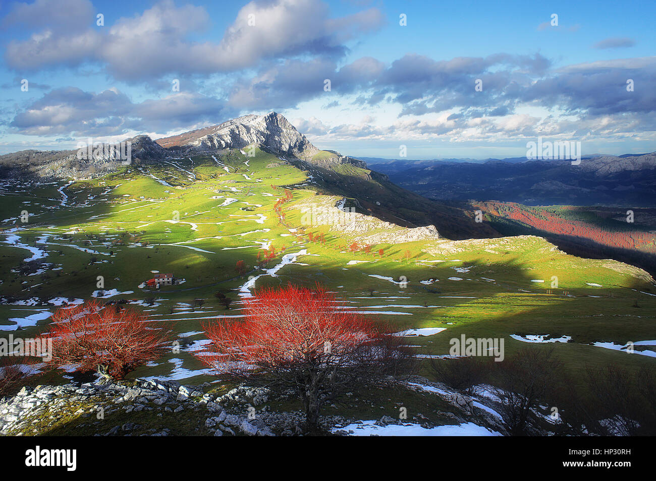 Lekanda picco di montagna in Gorbea Parco Naturale Foto Stock