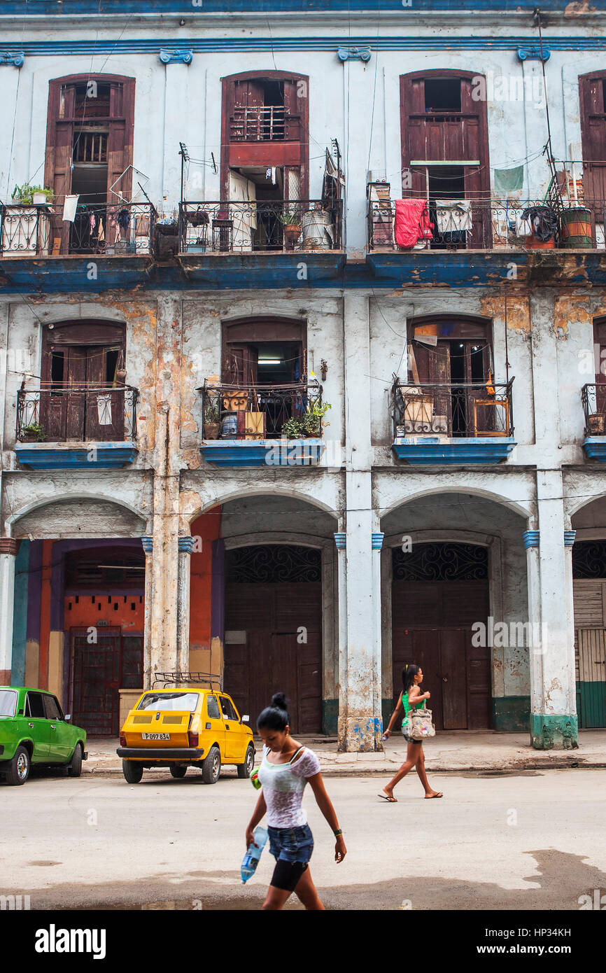 Architettura classica, tipica, tradizionale, coloniale, in via Teniente Rey, quartiere la Habana Vieja, la Habana, Cuba Foto Stock
