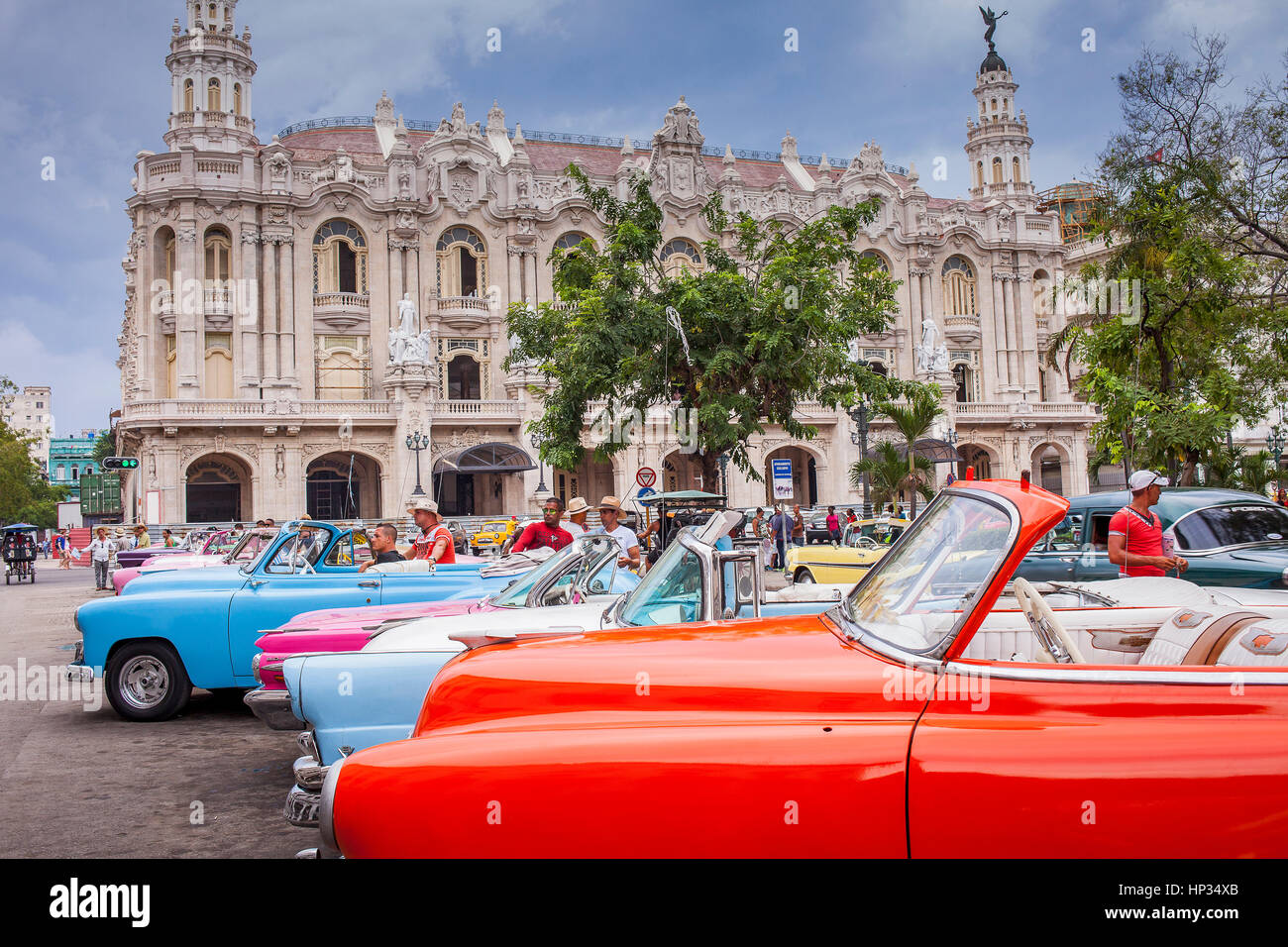 Parque Central, sullo sfondo Gran Teatro de la Habana 'Alicia Alonso, il Gran Teatro Alicia Alonso di l'Avana, Centro Habana, la Habana Foto Stock