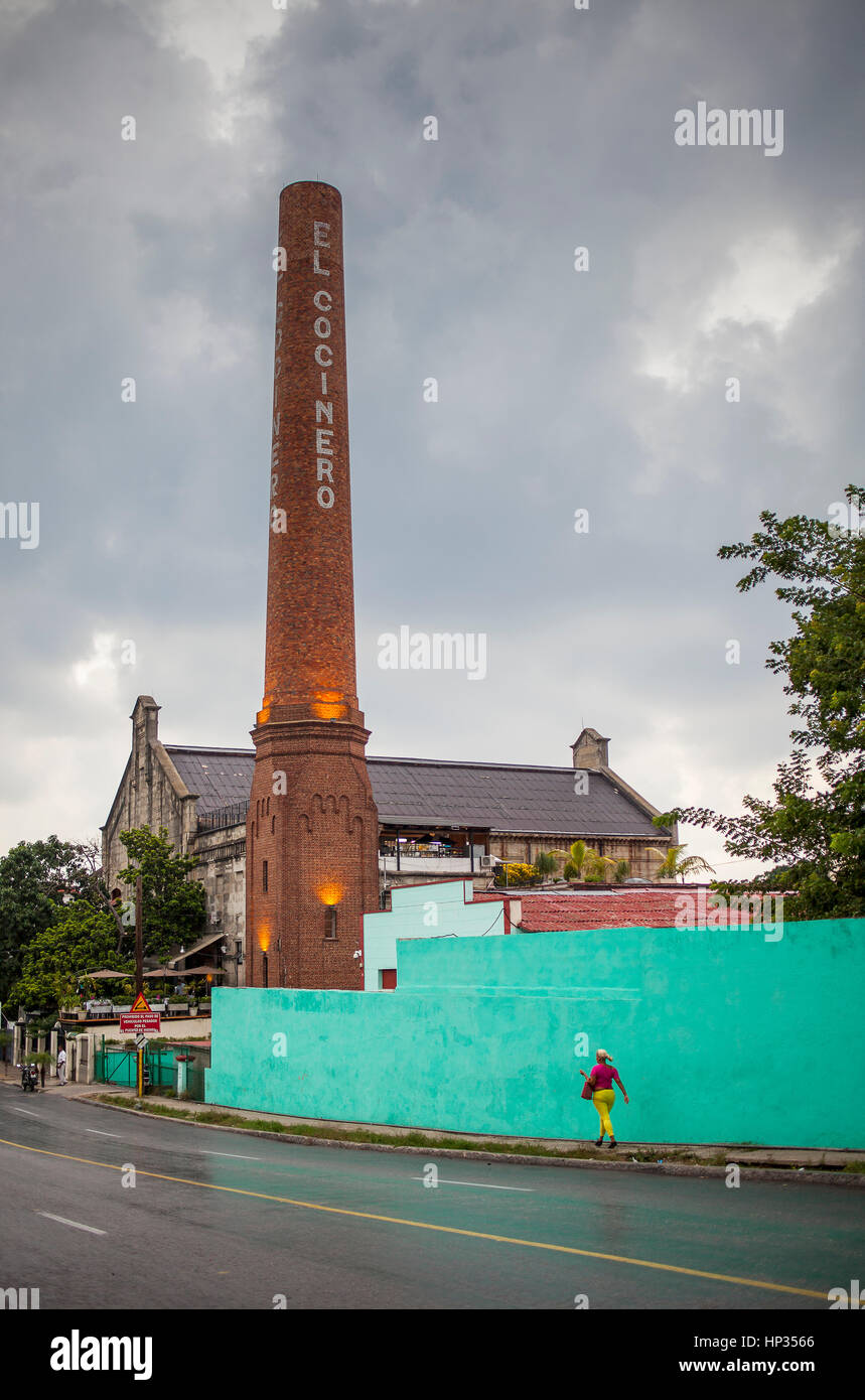 Arte cubano Factory, centro culturale, nella ex fabbrica di olio " El Cocinero', in calle 11 con 26, quartiere Vedado, La Habana, Cuba Foto Stock