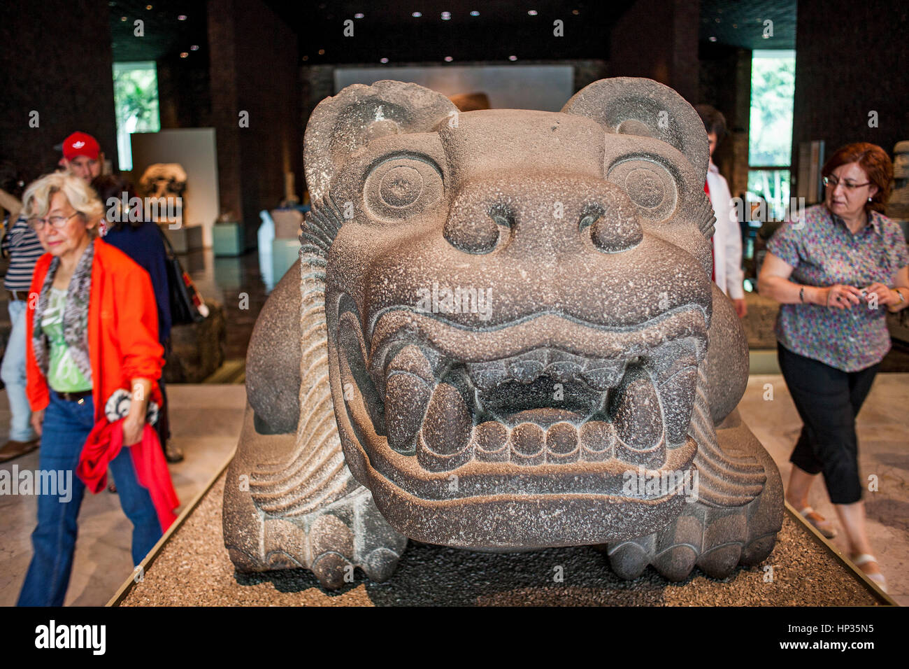 Océlotl o Jaguar e Cuauhxicalli, Museo Nazionale di Antropologia. Città del Messico. Messico Foto Stock