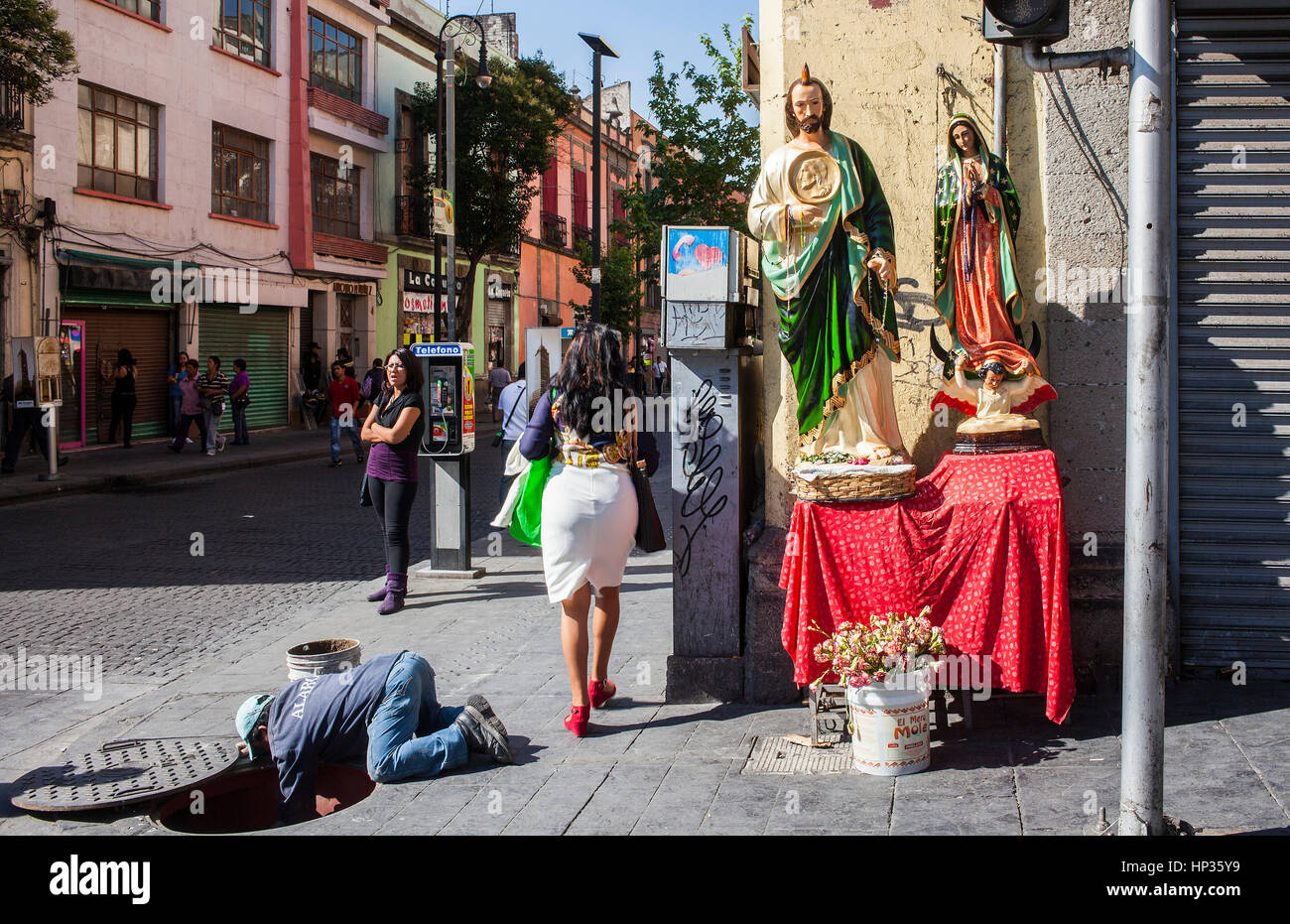 Scena di strada, Republica de Guatemala street, il centro storico, Città del Messico, Messico Foto Stock