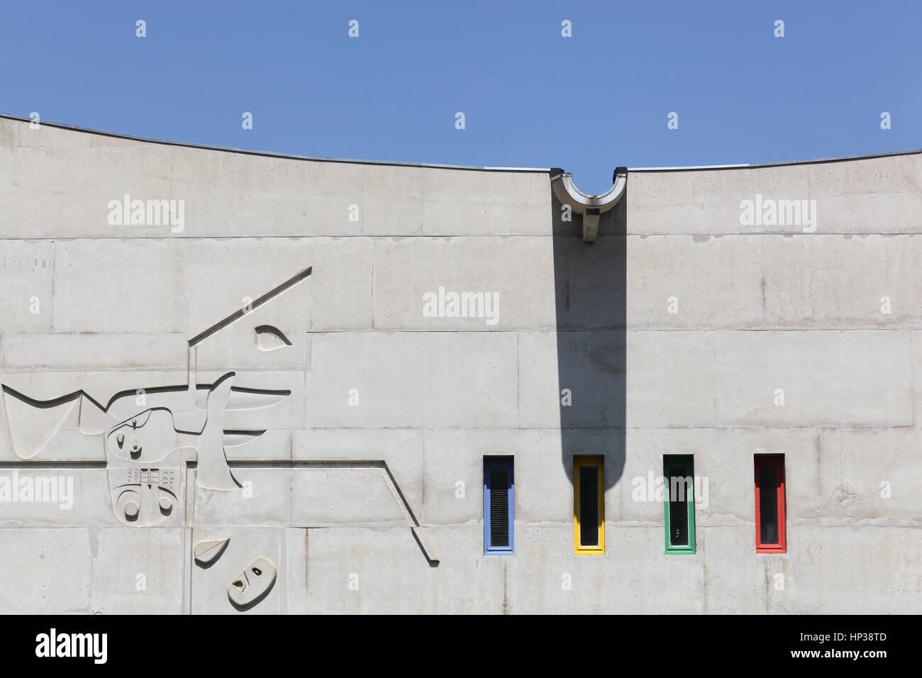 Firminy, Francia - Agosto 17, 2016: Centro Culturale edificio progettato dall architetto Le Corbusier situato in Firminy, Francia Foto Stock