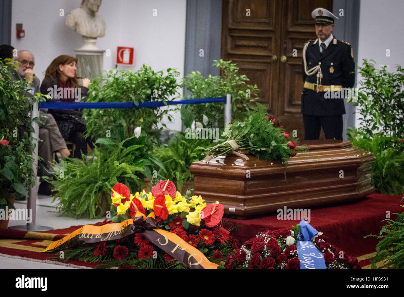 Roma, Italia. Xvii Feb, 2017. Promotaca presso il Capitol Hall ha tenuto la camera di sepoltura artista Jannis Kounellis che morì il 16 febbraio 2017 a Roma. Credito: Andrea Ronchini/Pacific Press/Alamy Live News Foto Stock