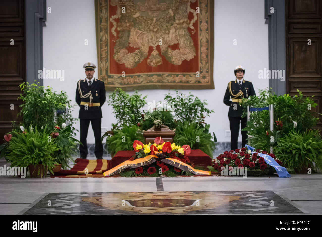 Roma, Italia. Xvii Feb, 2017. Promotaca presso il Capitol Hall ha tenuto la camera di sepoltura artista Jannis Kounellis che morì il 16 febbraio 2017 a Roma. Credito: Andrea Ronchini/Pacific Press/Alamy Live News Foto Stock