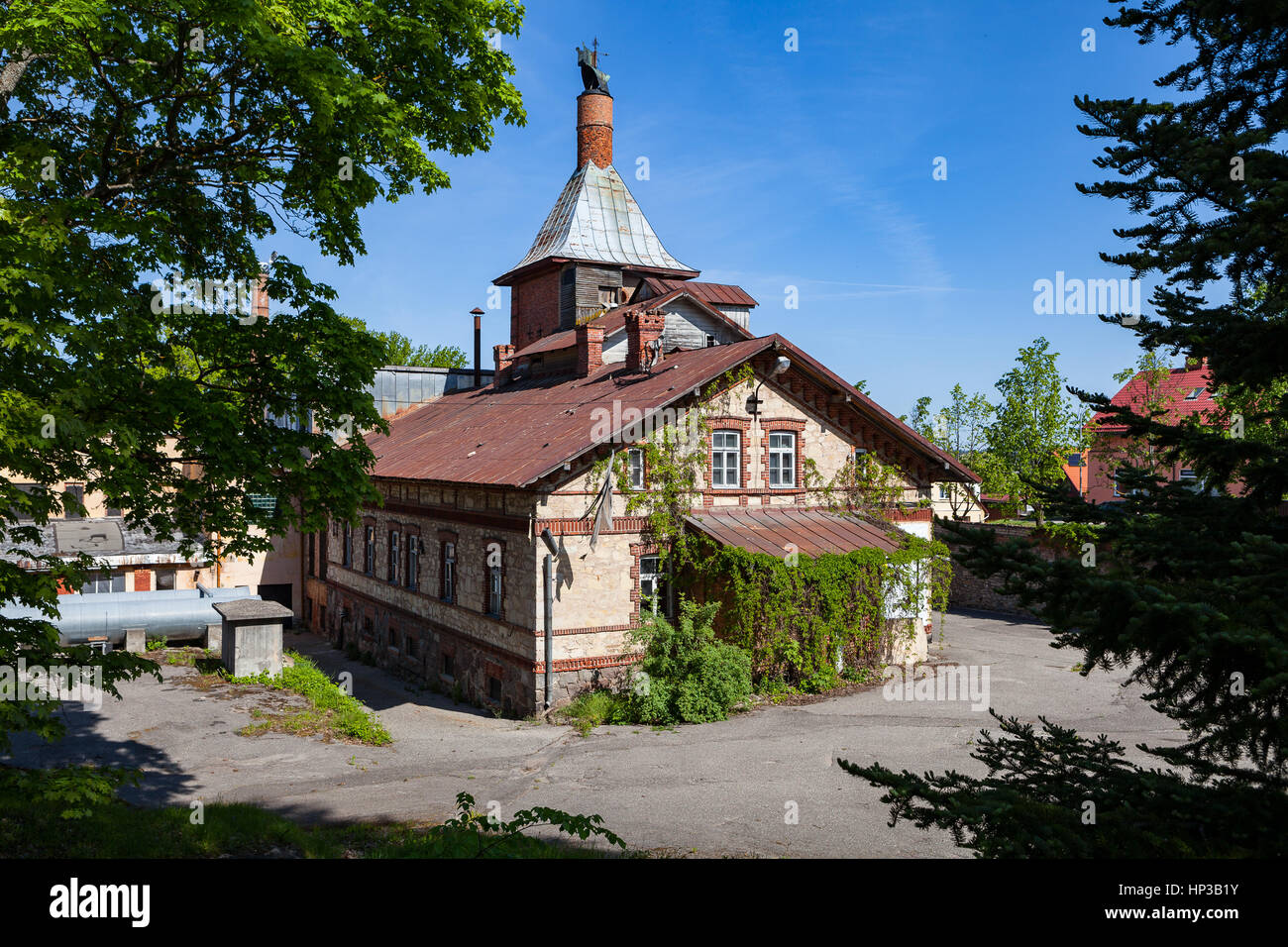 Abbandonato edificio della birreria in Cesis, Lettonia. Foto Stock