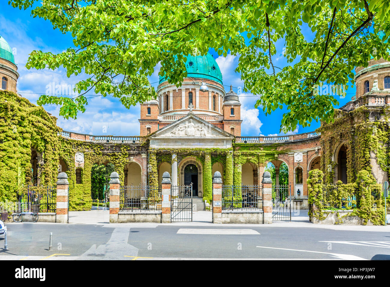 New Scenic 5 posti pittoreschi cimitero entrata in città Zagreb, Mirogoj punti di riferimento. Foto Stock