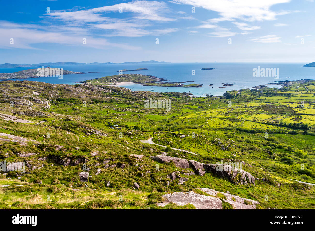 Vedute panoramiche del fiume Kenmare, Abbazia isola, Isola di Deenish e Scariff isola da Com un Chiste Pass, Ring of Kerry, Iveragh peninsula, County Foto Stock
