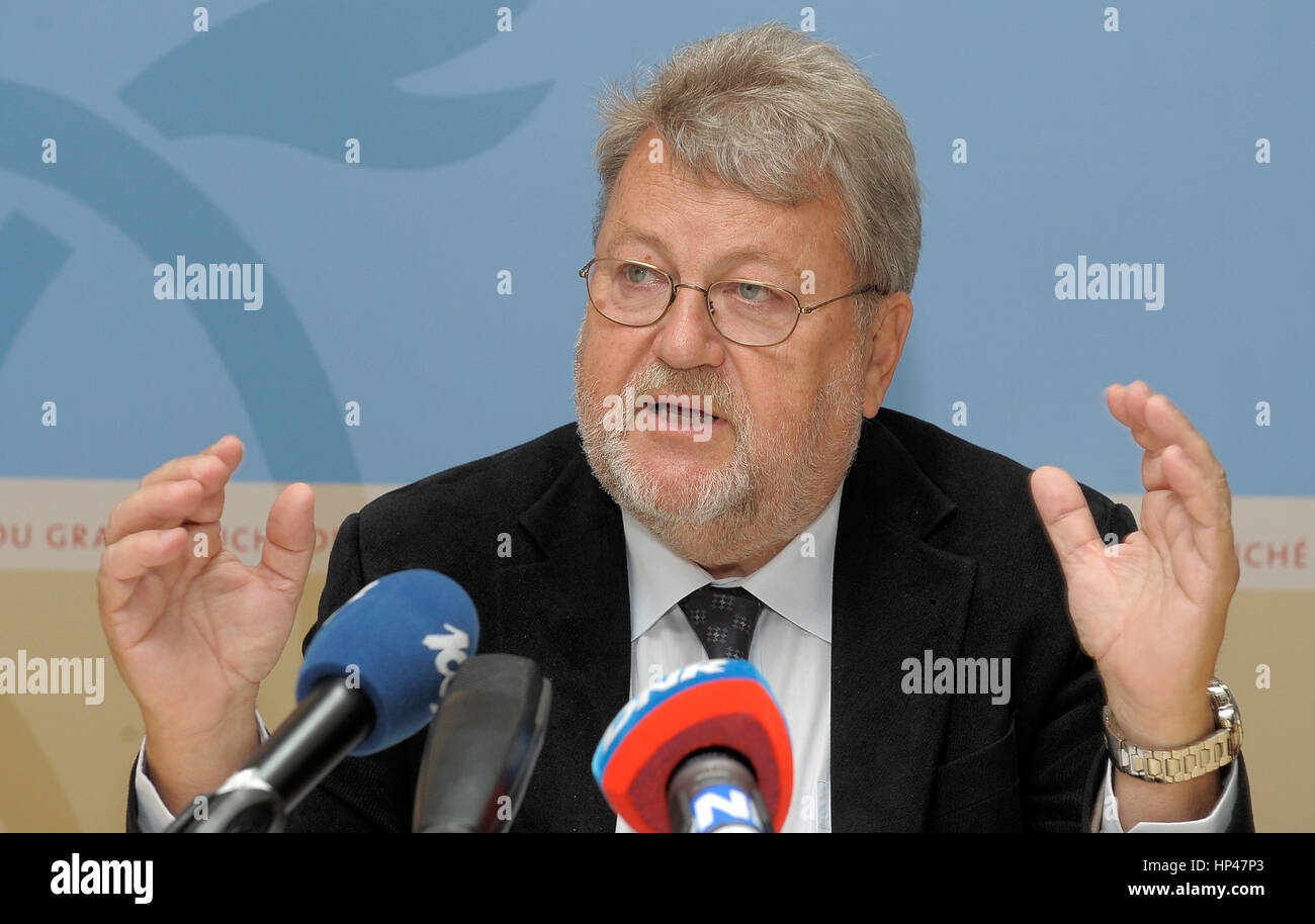 Lussemburgo 27.05.2011 Robert Goebbels indirizzi media durante un incontro con la stampa su Shanghai Exhibition's risultati Foto Stock