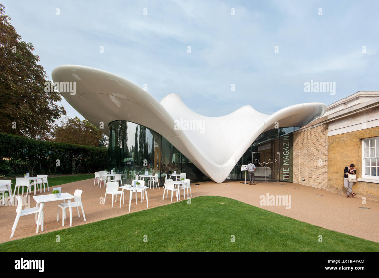 La Serpentine Sackler Gallery in Kensington Gardens, Londra, progettato da Zaha Hadid Architects Foto Stock
