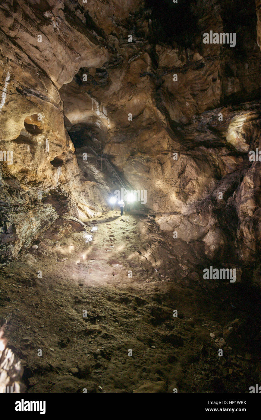 All'interno di siddha grotta (gufa), ha detto di essere la più grande grotta dell'Himalaya, bandipur, Nepal Foto Stock