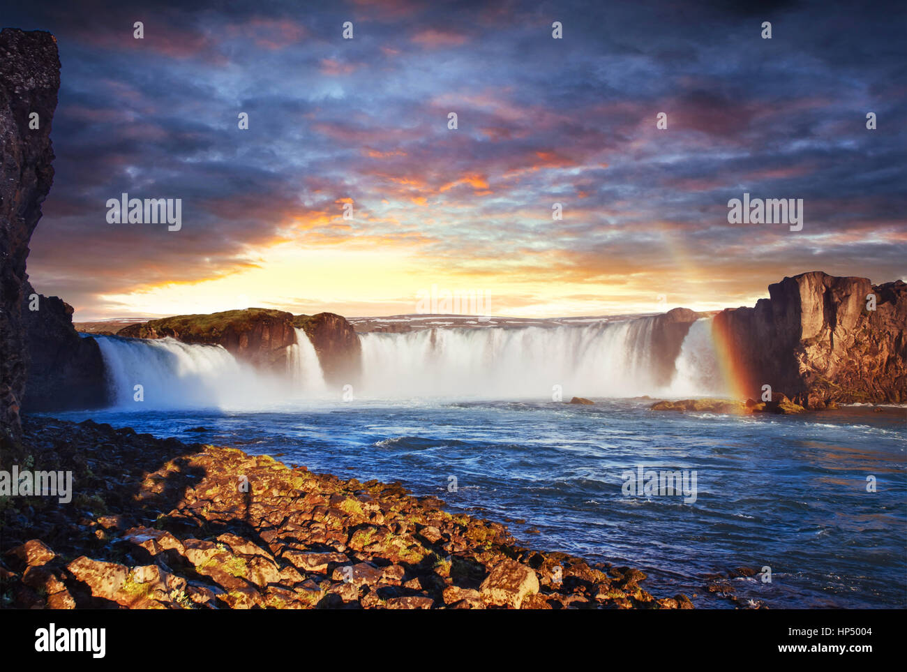 Cascate Godafoss al tramonto. Bellezza Mondo. L'Islanda, Europa Foto Stock
