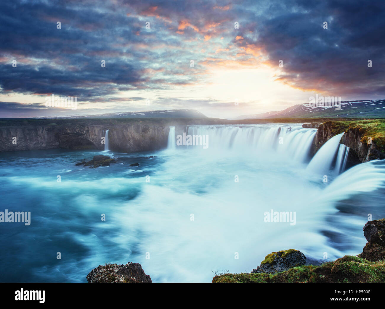 Cascate Godafoss al tramonto. Bellezza Mondo. L'Islanda, Europa Foto Stock