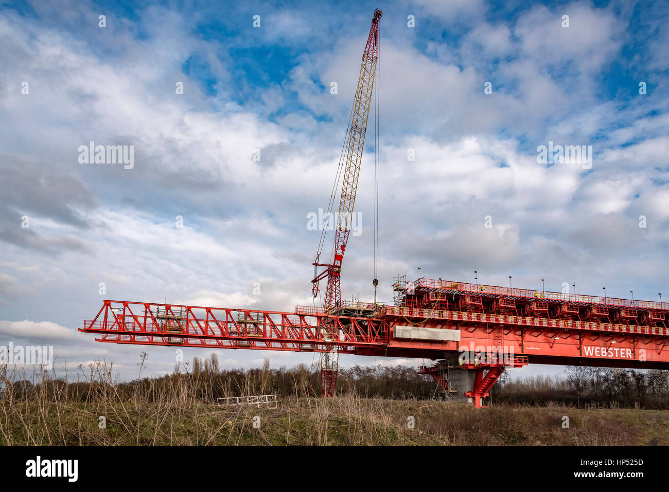 Runcorn.Cheshire. Il nord ovest dell'Inghilterra. Venerdì 17 Febbraio 2017. Il nuovo ponte sul fiume Mersey prende forma. Visto da Wigg isola. Foto Stock