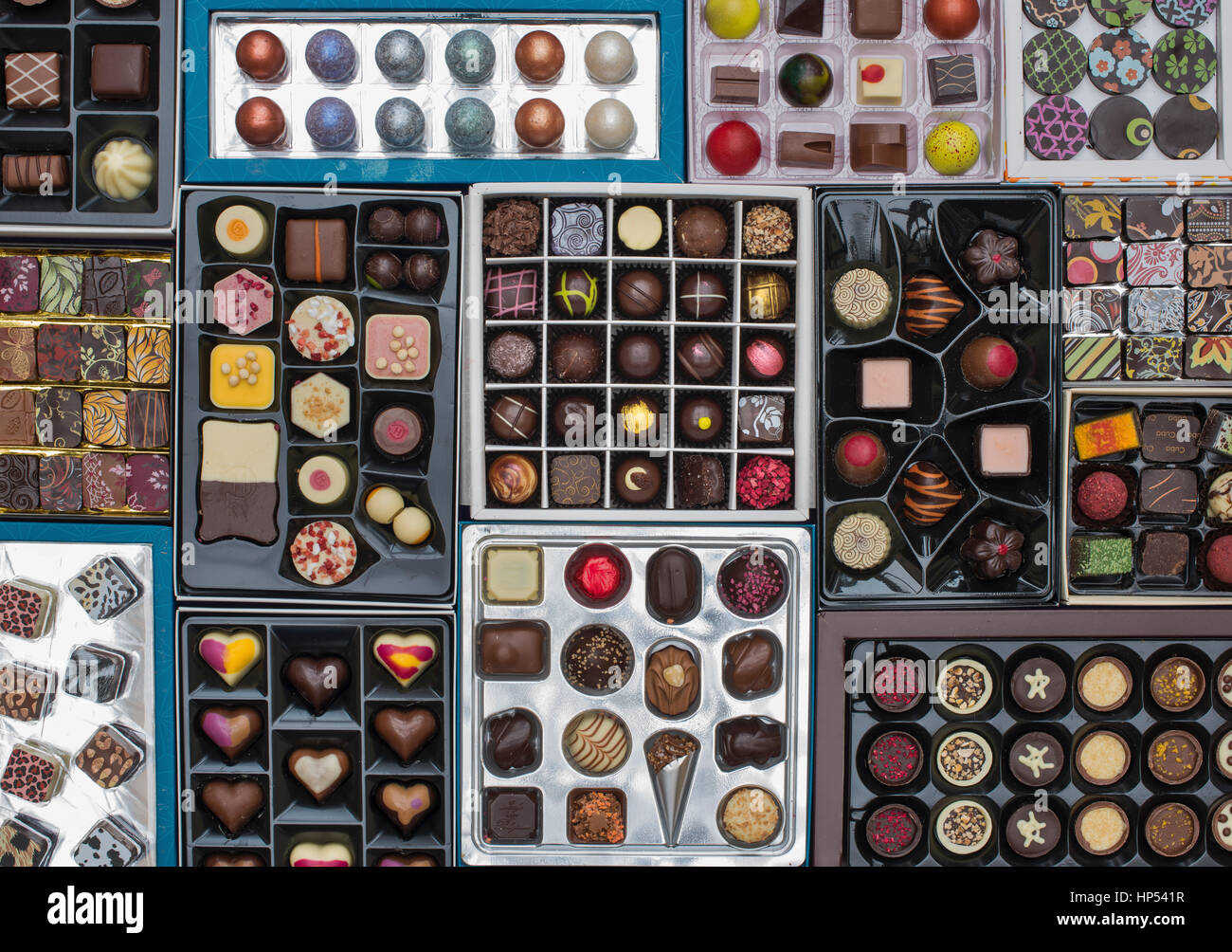 Fatte a mano artisian lusso specialty cioccolatini nelle caselle pattern Foto Stock