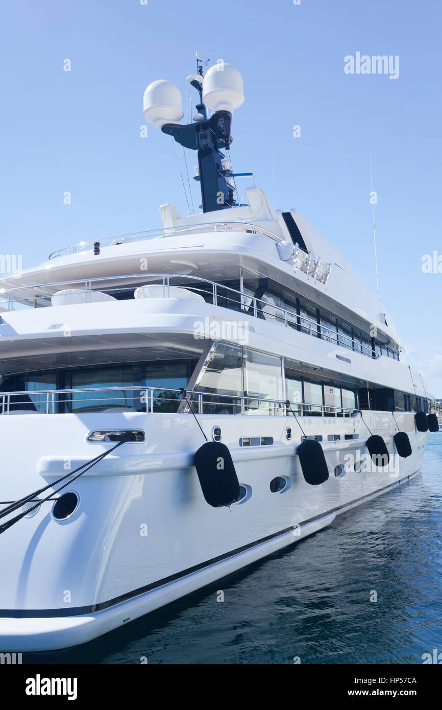 Luxury yacht immagini e fotografie stock ad alta risoluzione - Alamy