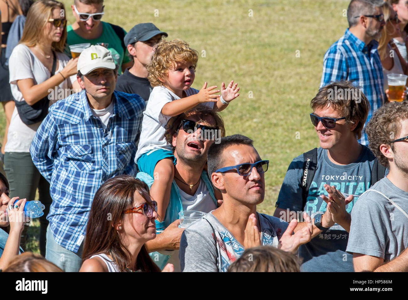 MADRID - Sep 12: la folla in un concerto a Dcode Festival il 12 settembre 2015 a Madrid, Spagna. Foto Stock