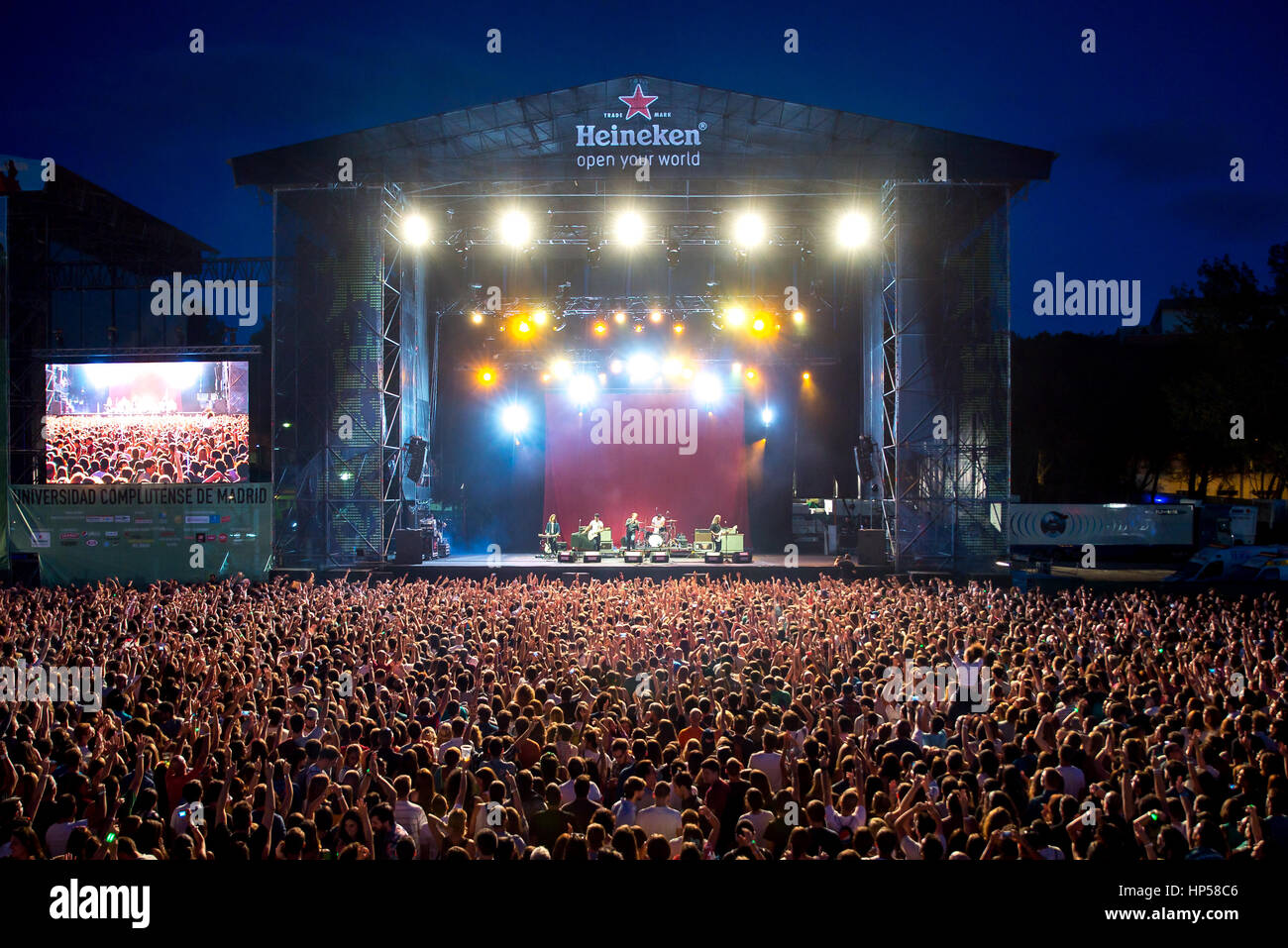 MADRID - Sep 12: la folla in un concerto a Dcode Festival il 12 settembre 2015 a Madrid, Spagna. Foto Stock