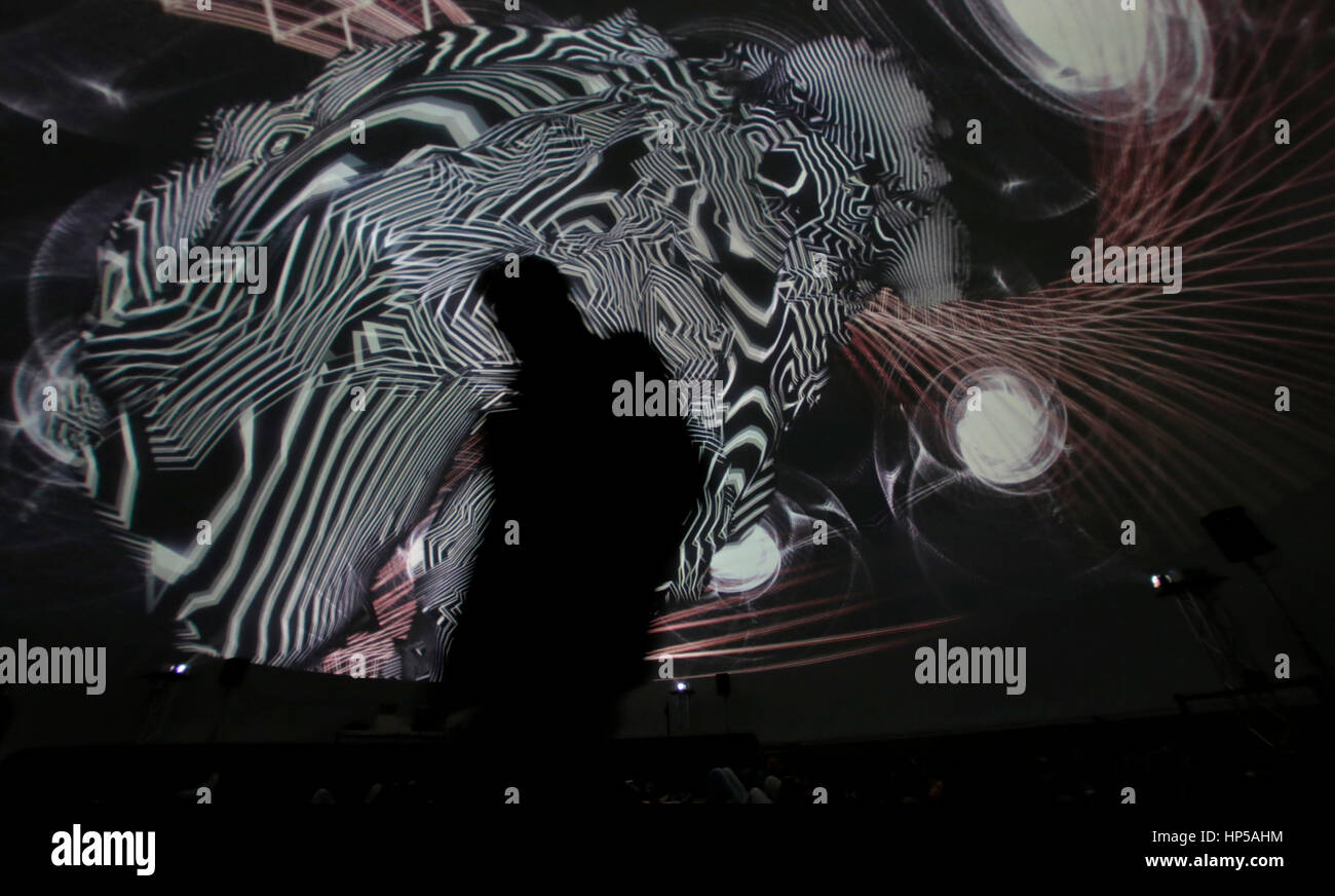 360 gradi dome durante la proiezione Mira Mira advanced arts festival di Barcellona Foto Stock