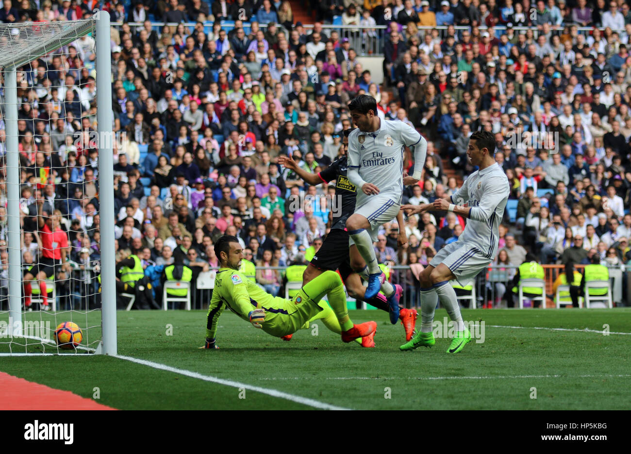 Madrid, Spagna. 18 Febbraio, 2017. Alvaro appartamento Morata in azione. La Liga Santander match tra il Real Madrid e Espanyol. Santiago Bernabeu, Madrid, Spagna. Il 18 febbraio 2017. Credito: VWPics/Alamy Live News Foto Stock