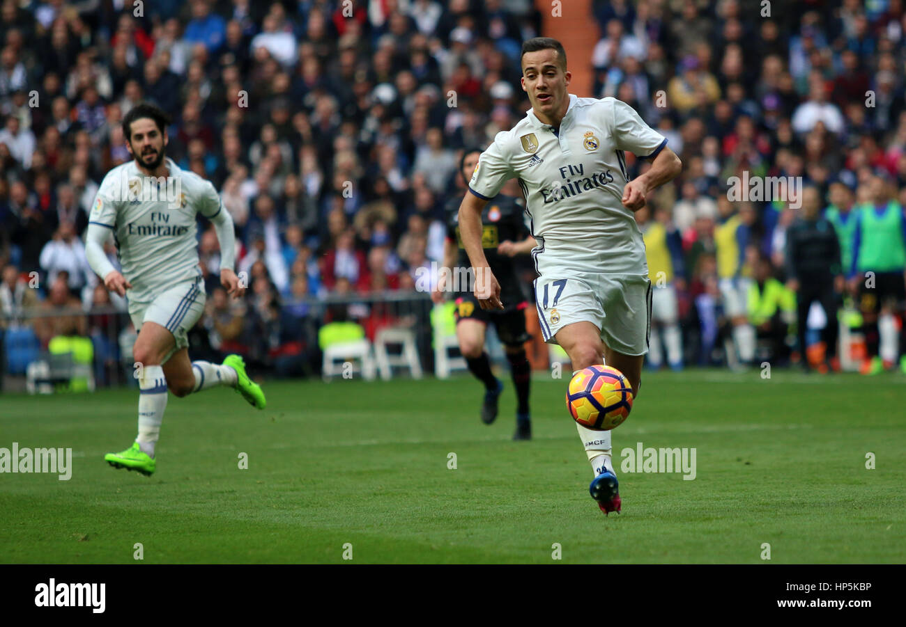 Madrid, Spagna. 18 Febbraio, 2017. Lucas Vasquez in esecuzione con la palla. La Liga Santander match tra il Real Madrid e Espanyol. Santiago Bernabeu, Madrid, Spagna. Il 18 febbraio 2017. Credito: VWPics/Alamy Live News Foto Stock
