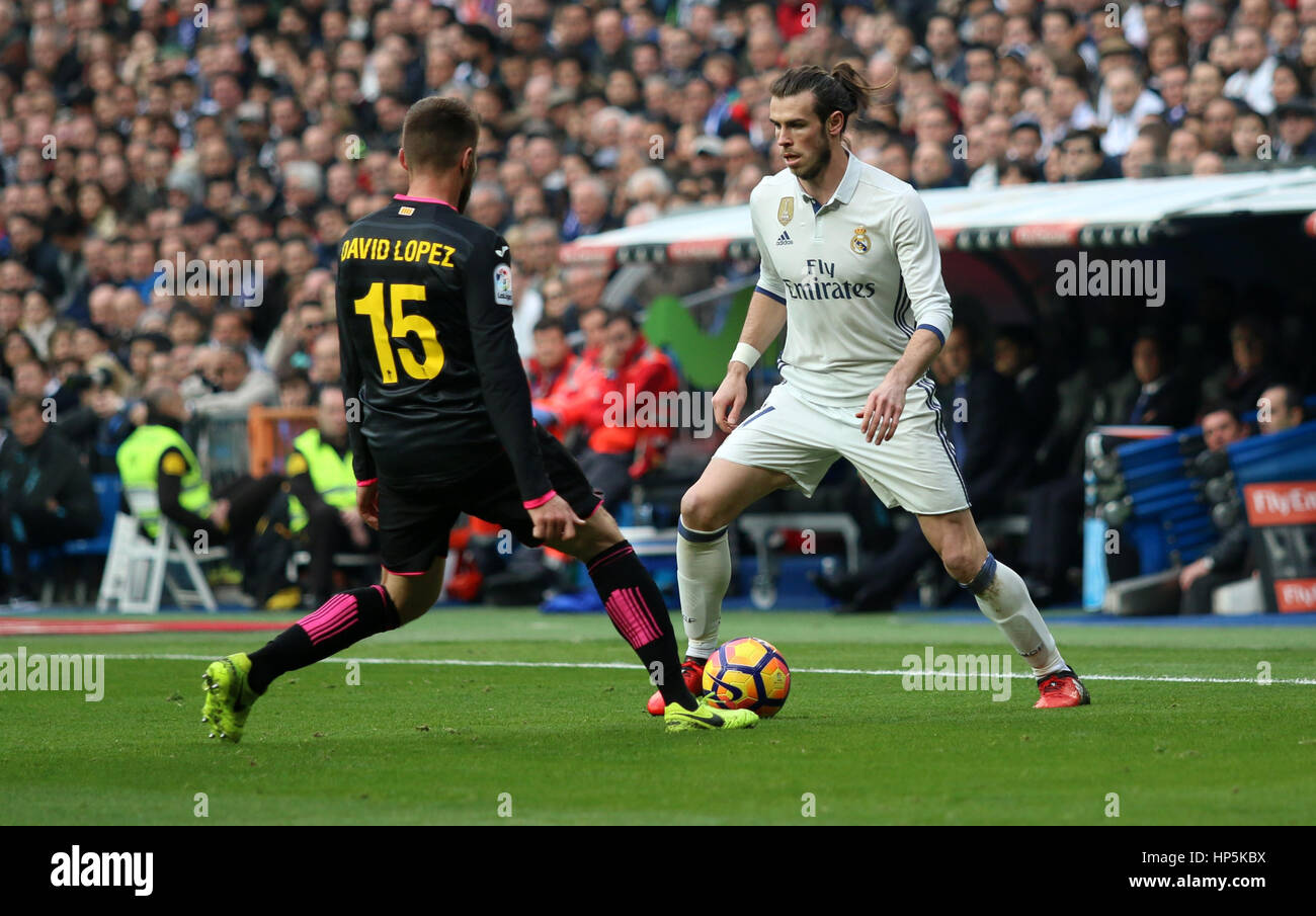 Madrid, Spagna. 18 Febbraio, 2017. Gareth Bale contro David Lopez. La Liga Santander match tra il Real Madrid e Espanyol. Santiago Bernabeu, Madrid, Spagna. Il 18 febbraio 2017. Credito: VWPics/Alamy Live News Foto Stock