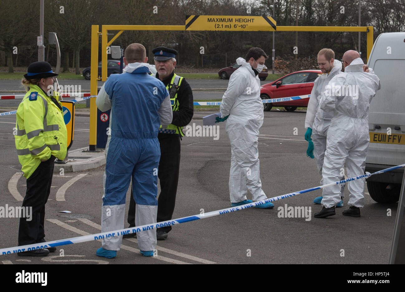 Brentwood, Essex, 19 febbraio 2017; della scena del crimine officer presso il centro di Brentwood a seguito di un grave incidente a seguito di un incontro di pugilato Credito: Ian Davidson/Alamy Live News Foto Stock