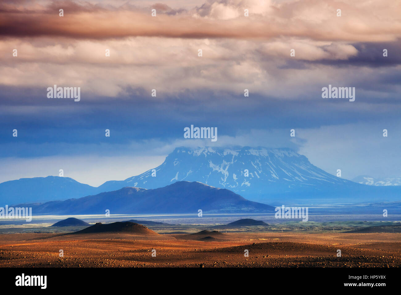 Vulcano nel nord dell'Islanda Foto Stock