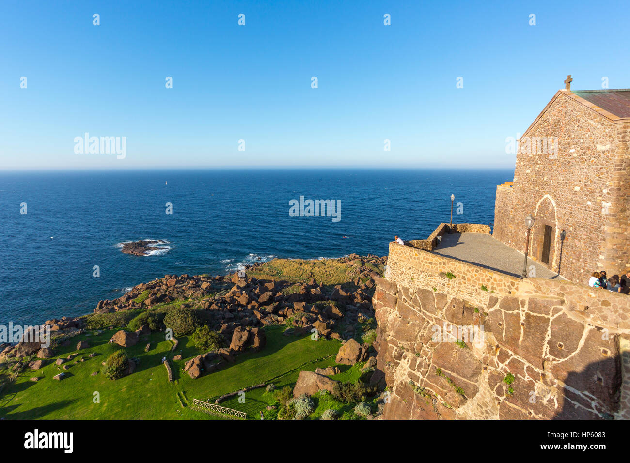 L'antica cattedrale di Sant'Antonio Abate si affacciano sul mare, Castelsardo, Sassari, golfo dell Asinara , Sardegna, Italia Foto Stock