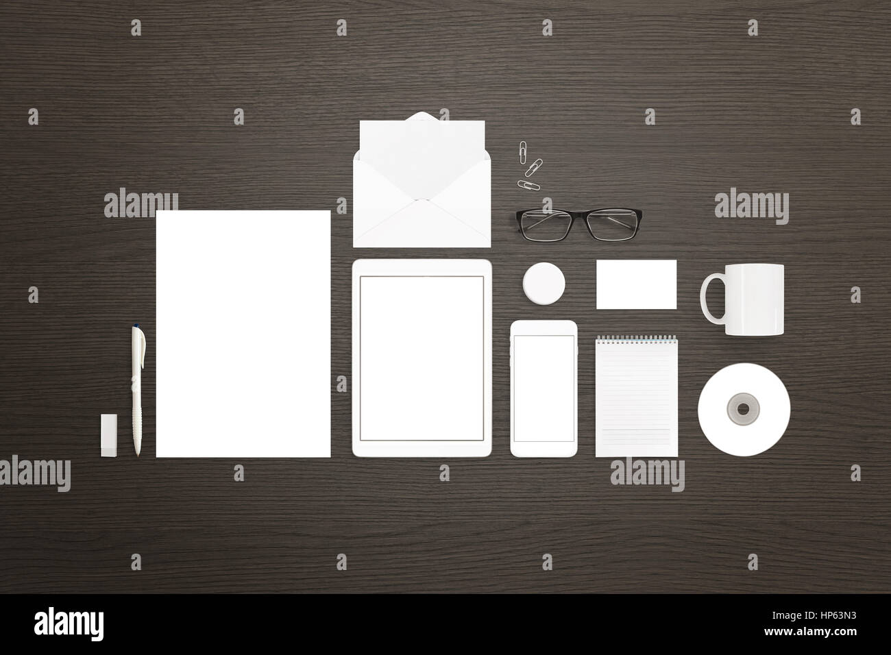 Il Branding, identità e articoli di cartoleria mockup per design presentazione. Carta, tablet, smart phone, penna, Busta, mug, business card, badge pin, cd, pad, g Foto Stock