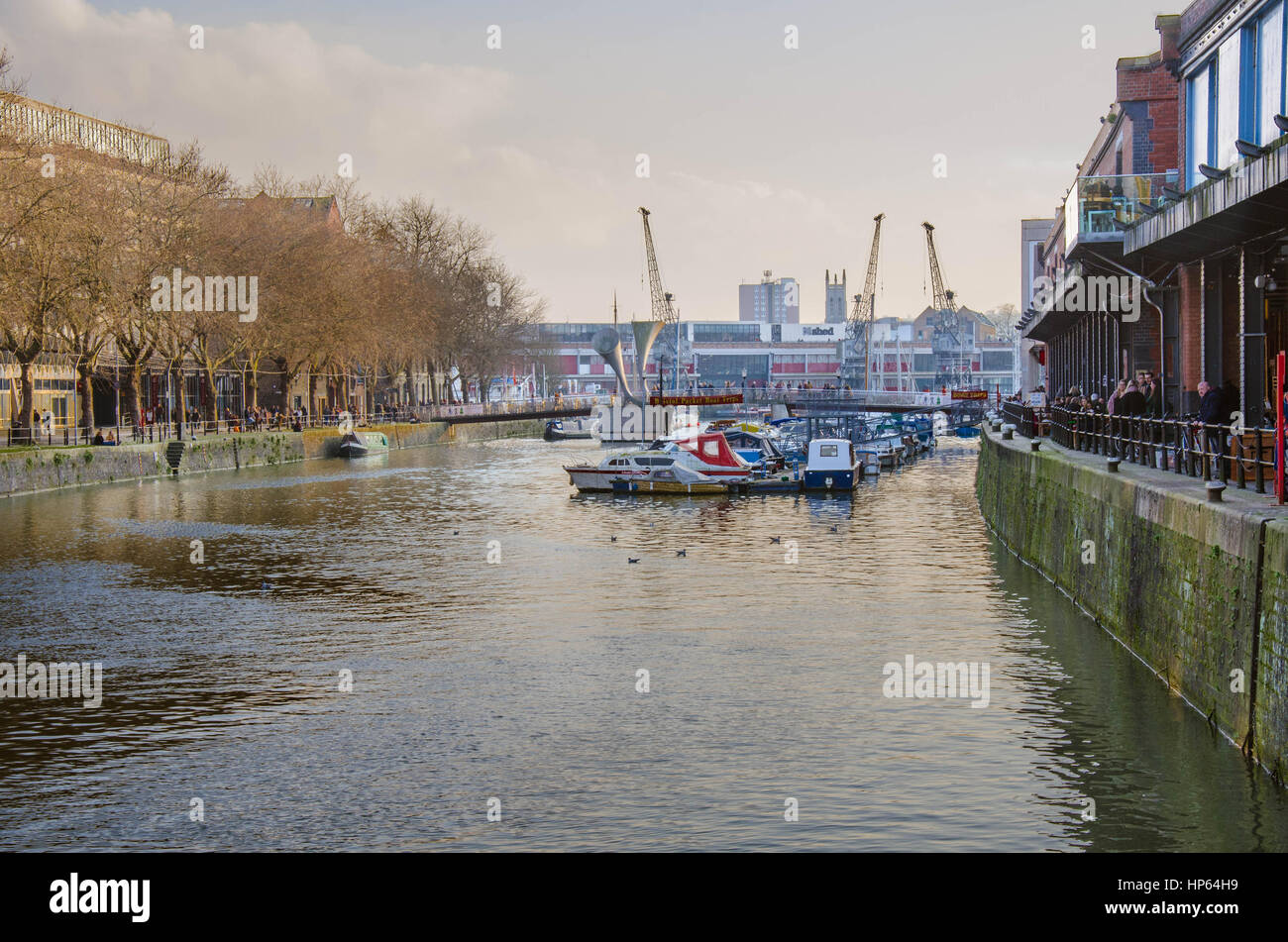 Una vista del porto di Bristol all'inizio eveining appena prima del tramonto. Foto Stock