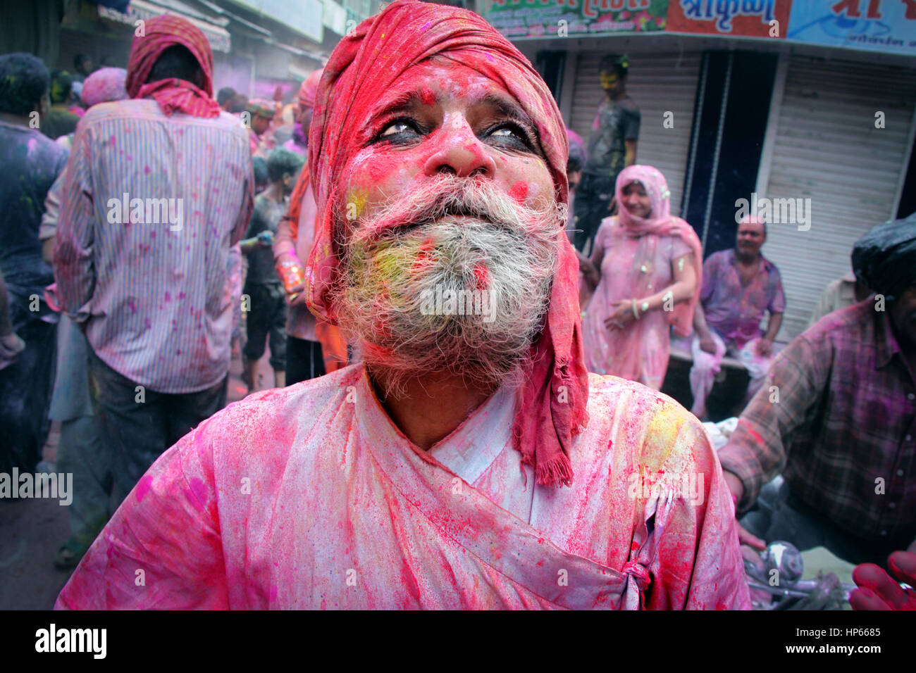 Ritratto durante Holi celebrazioni in Vrindavan, India Foto Stock