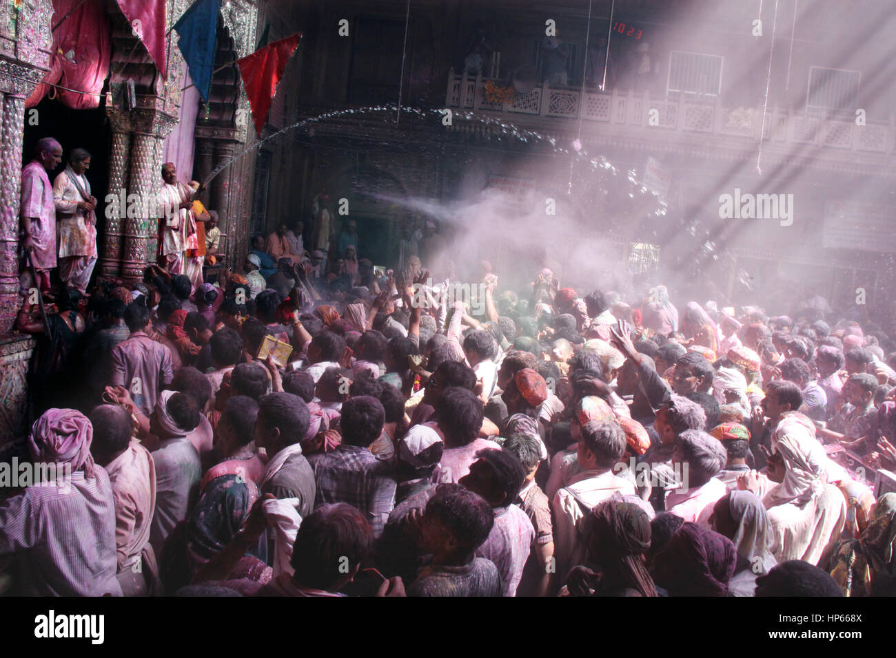 Holi celebrazioni in Vrindavan, India Foto Stock