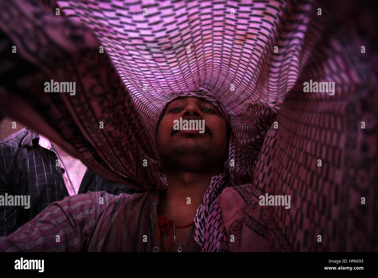 Ritratto durante Holi celebrazioni in Vrindavan, India Foto Stock