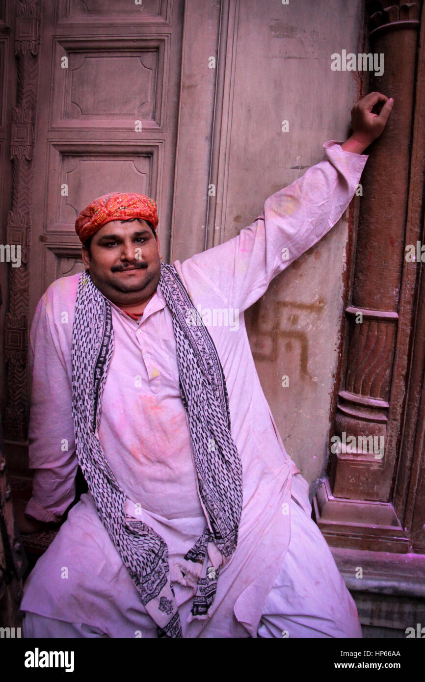 Ritratto durante Holi celebrazioni in Vrindavan, India Foto Stock