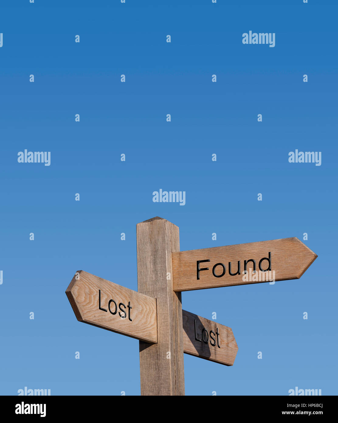 Perso e trovato, segno post, segno, post, modo, percorso, concetto di direzione Foto Stock