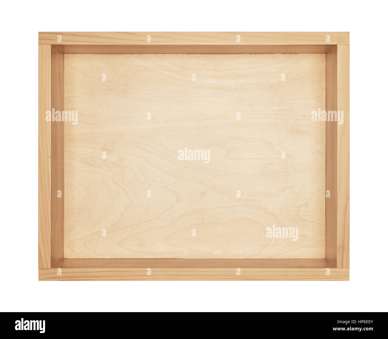 Vuoto di colore giallognolo scatola di legno. Fatte di pino, isolati su sfondo bianco. Foto Stock