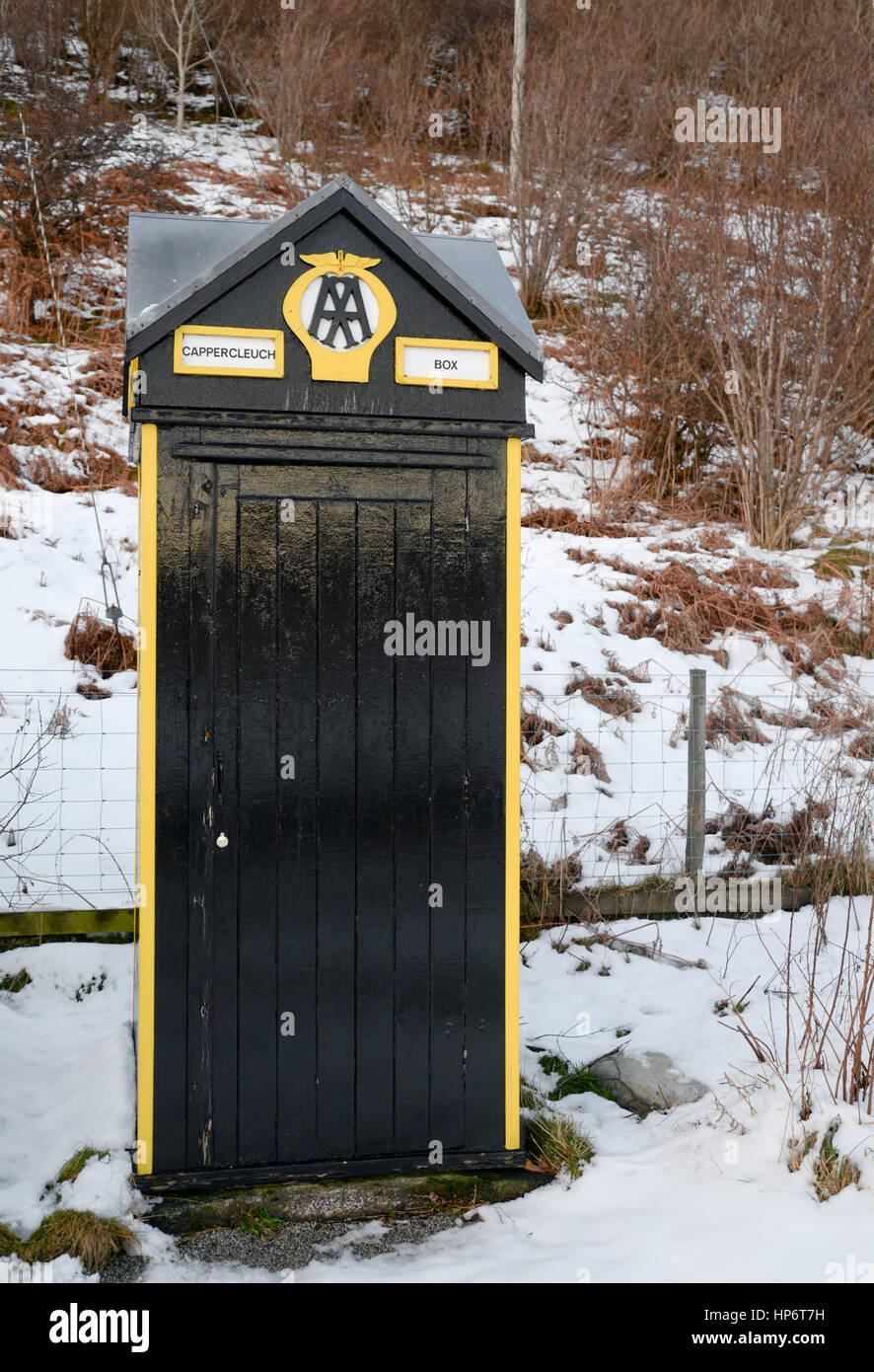 Una rara AA "Faro della strada" vicino a St Mary's Loch in Scottish Borders Foto Stock