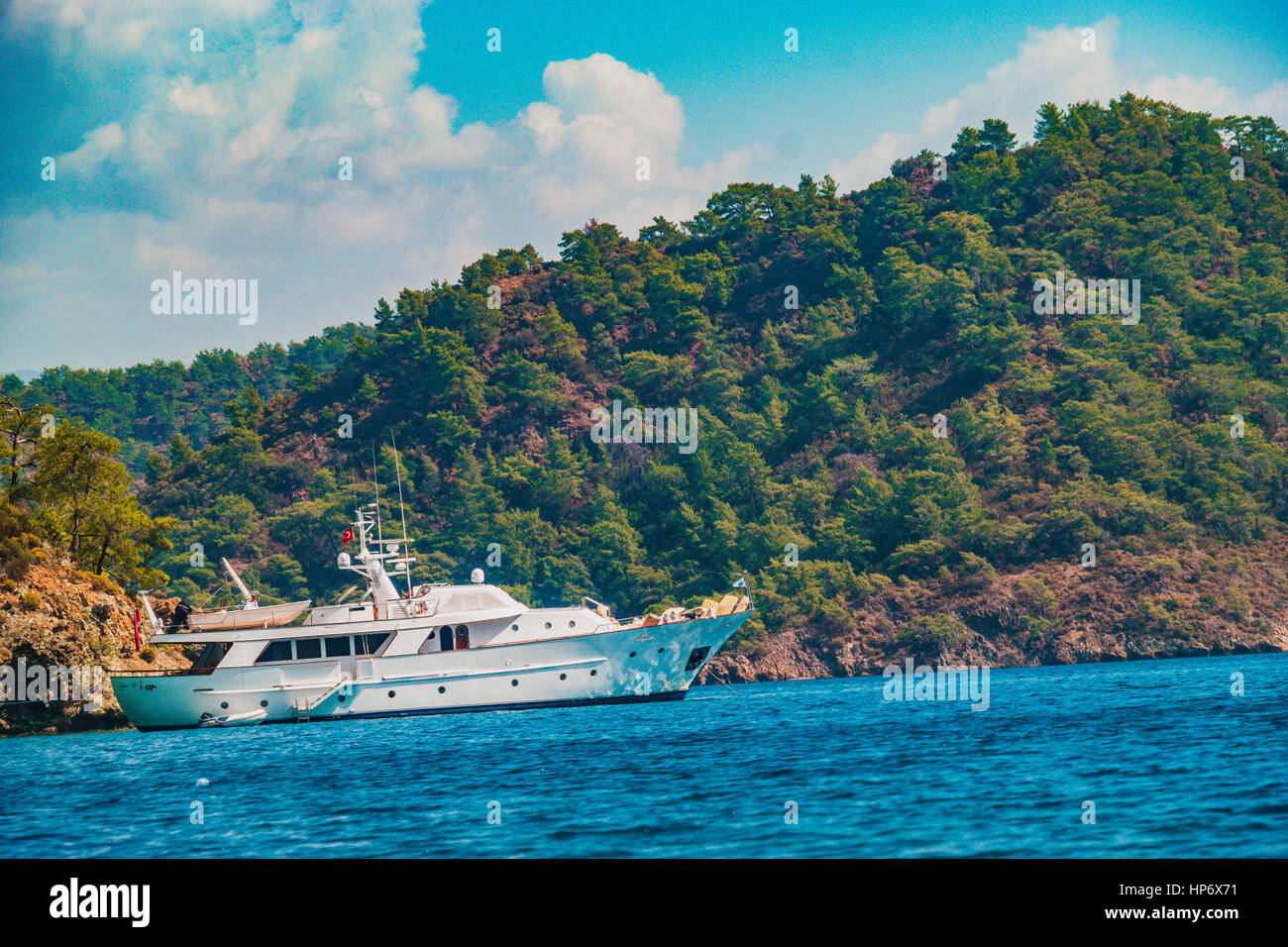 Luxury motor yacht ancorati a Gocek Bay - Gocek koylarinda demirli motoryat luks Foto Stock
