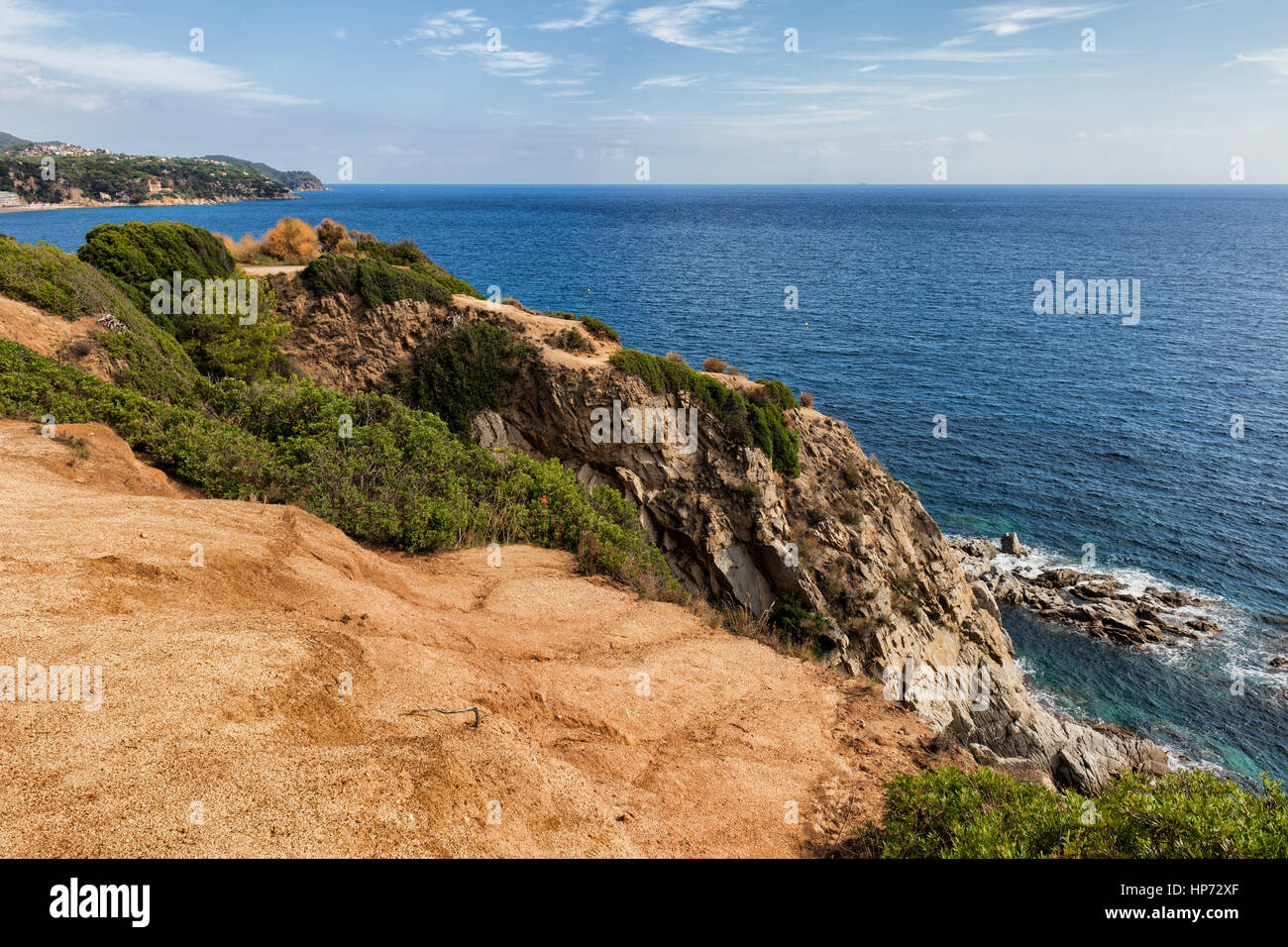 Spagna, Lloret de Mar, Costa Brava, Mare Mediterraneo costa, in cima alla scogliera terrazza viewpoint Foto Stock