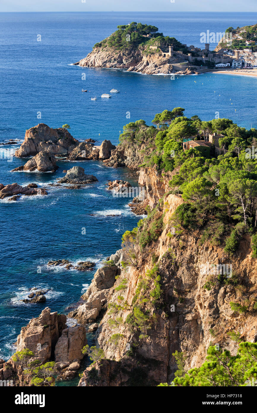 Costa Brava pittoresca costa del Mar Mediterraneo in Tossa de Mar, Catalogna, Spagna Foto Stock